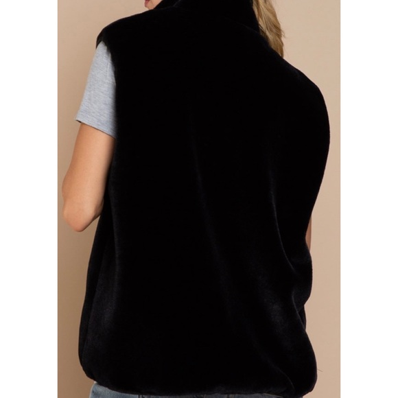 POL Soft Furry Vest - Picture 4 of 4